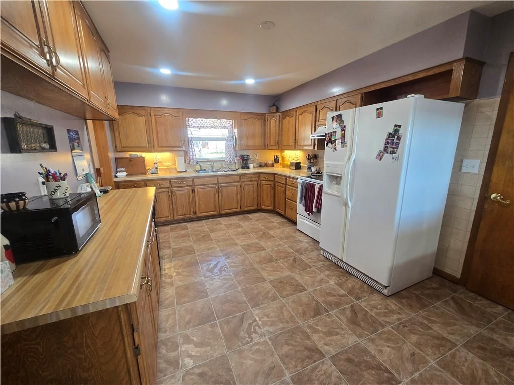 100 E Buford Street — photo 22