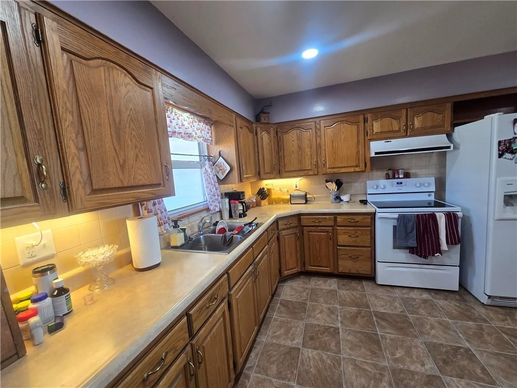 100 E Buford Street — photo 24