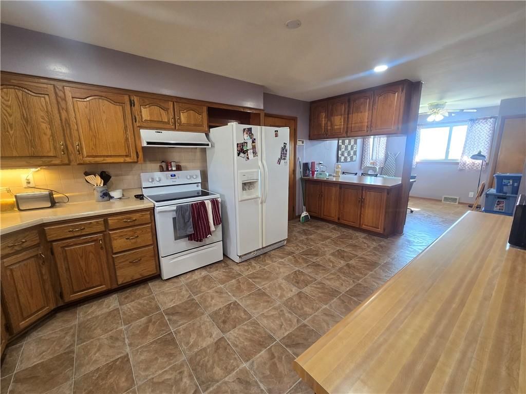100 E Buford Street — photo 25