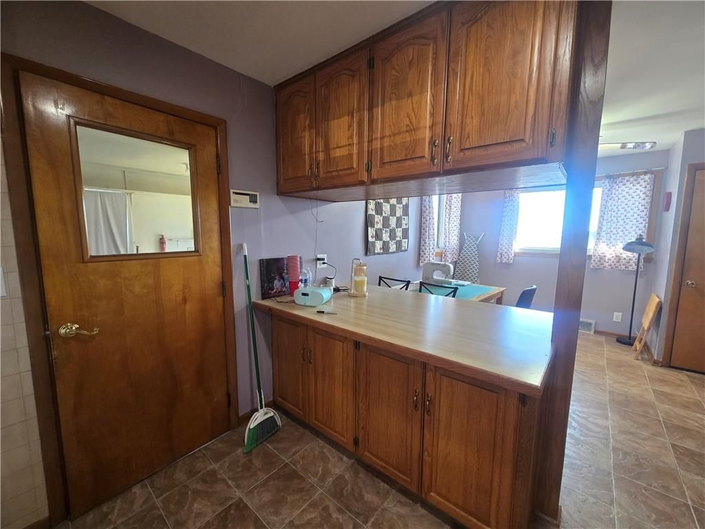 100 E Buford Street — photo 28
