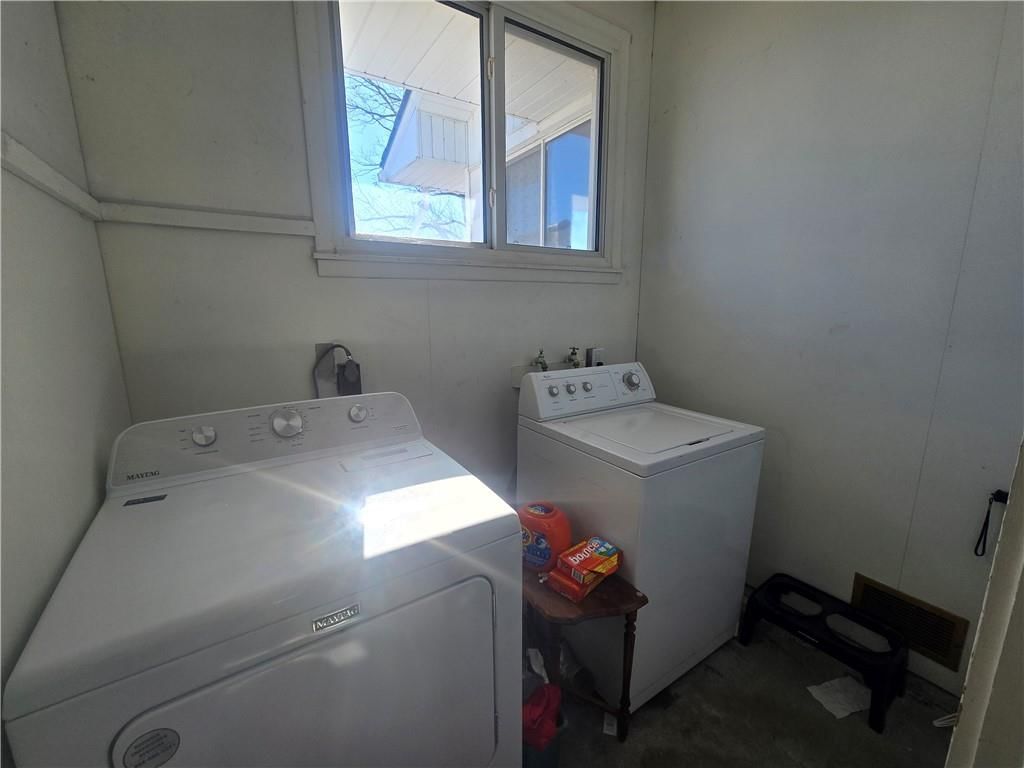 100 E Buford Street — photo 32
