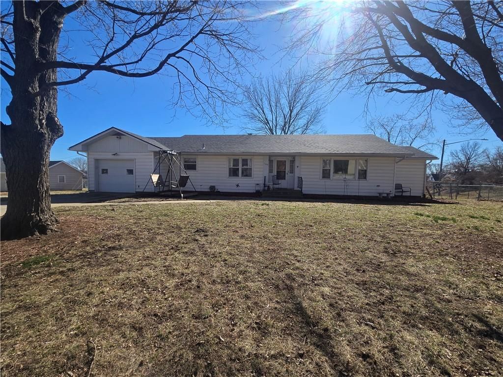100 E Buford Street — photo 40