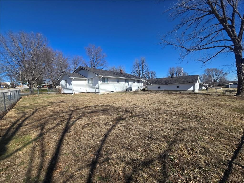 100 E Buford Street — photo 41