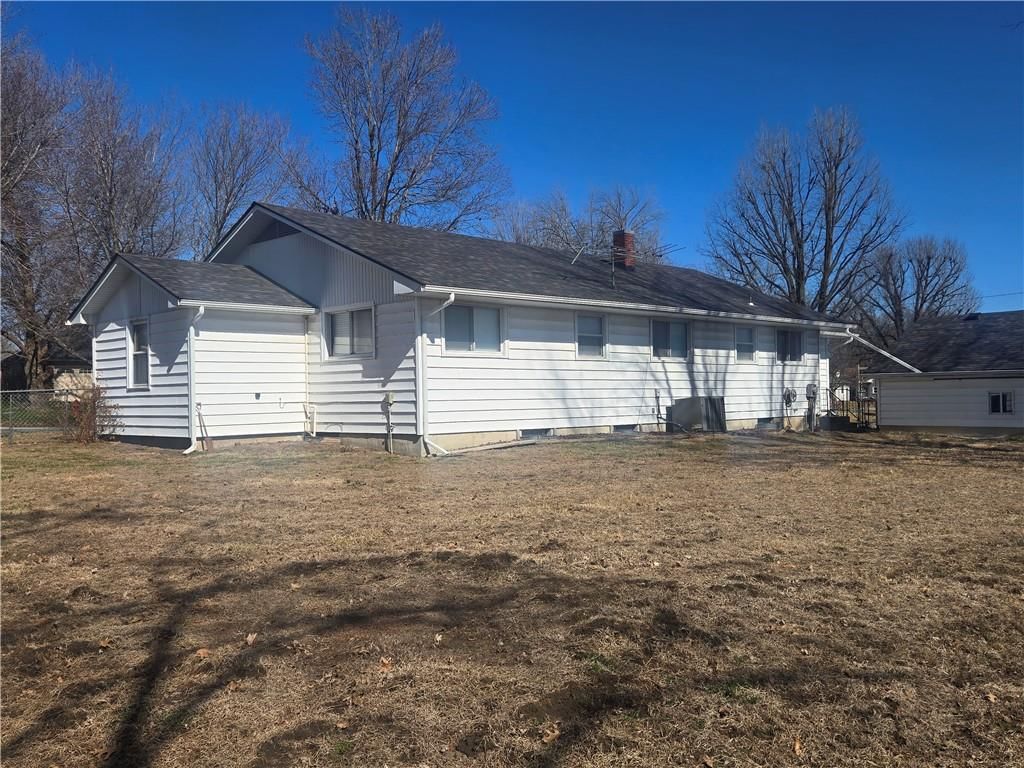 100 E Buford Street — photo 42