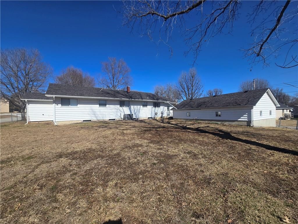 100 E Buford Street — photo 44