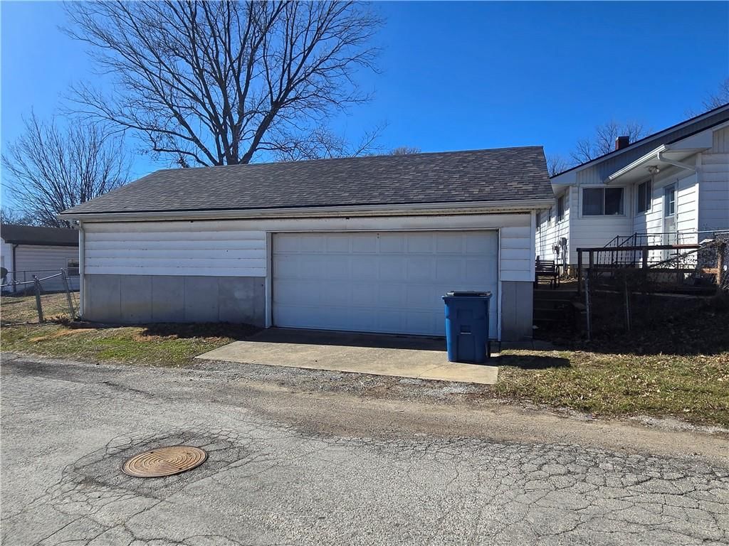 100 E Buford Street — photo 45