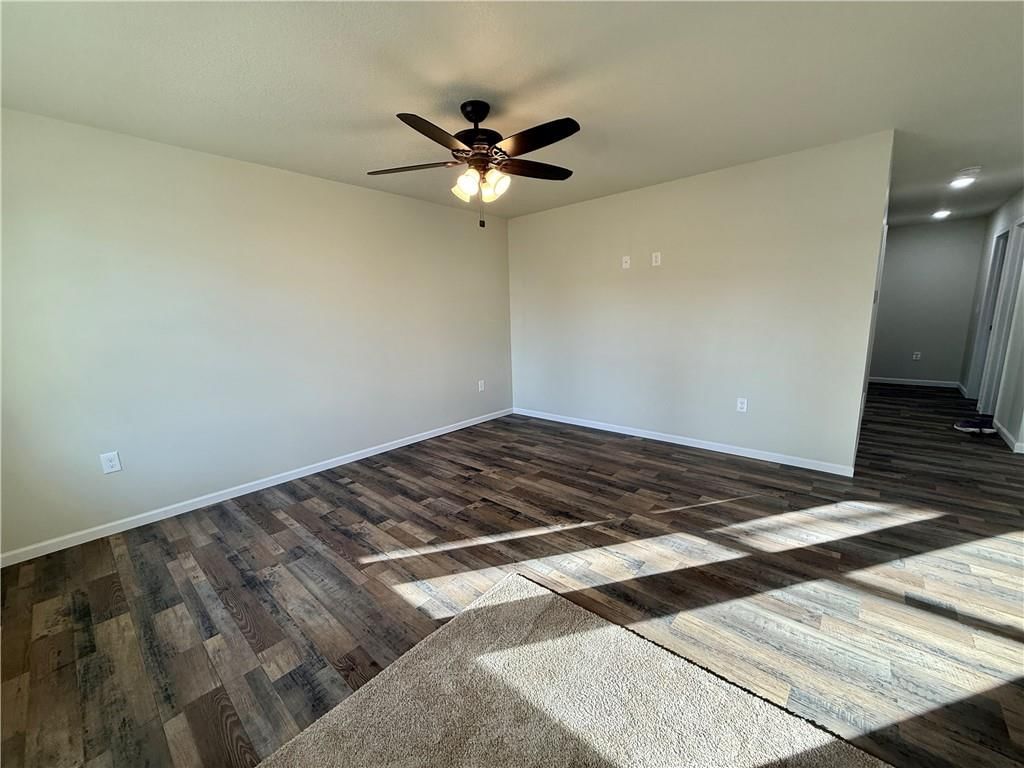 112 S Elm Street — photo 4