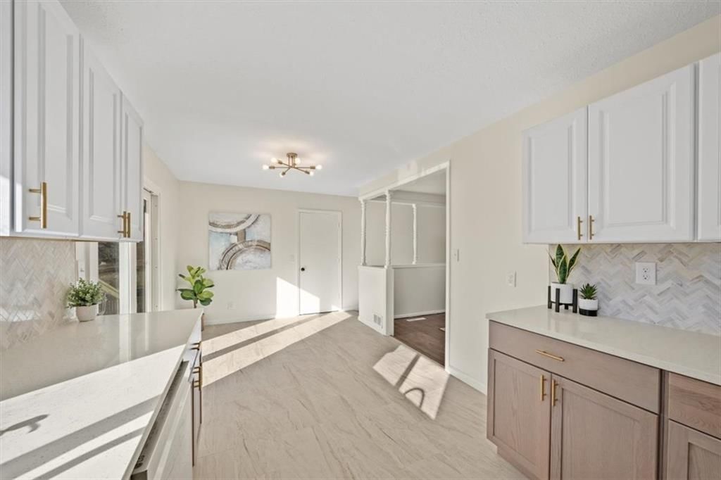 9400 MANCHESTER Avenue — photo 10