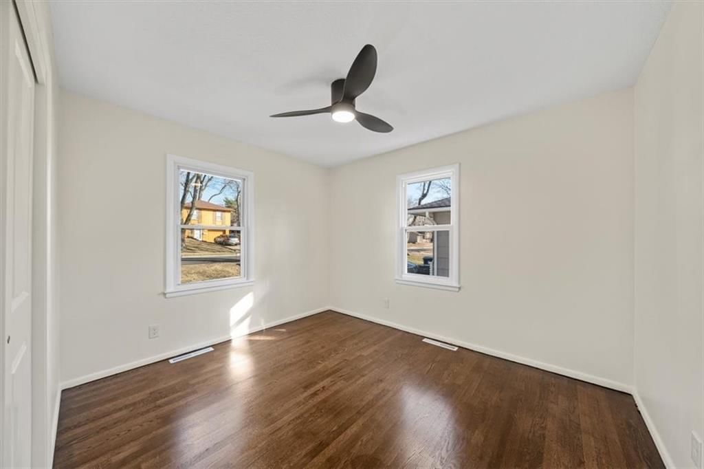 9400 MANCHESTER Avenue — photo 17