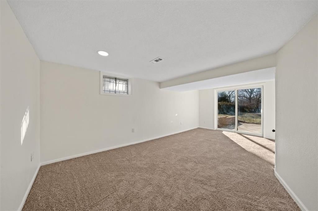 9400 MANCHESTER Avenue — photo 24
