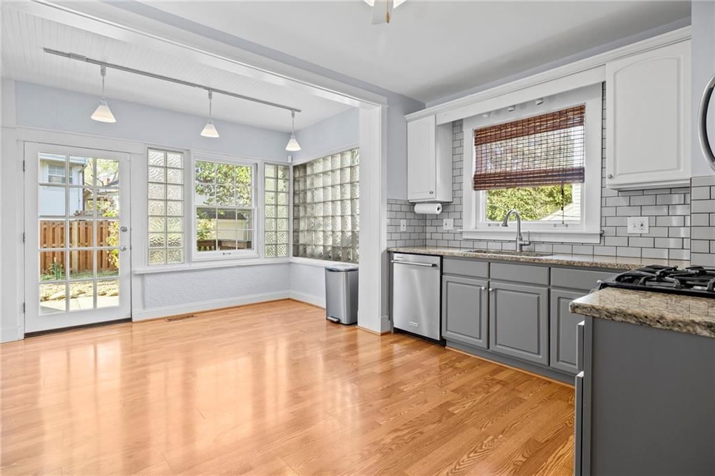 6038 Brookside Boulevard — photo 10