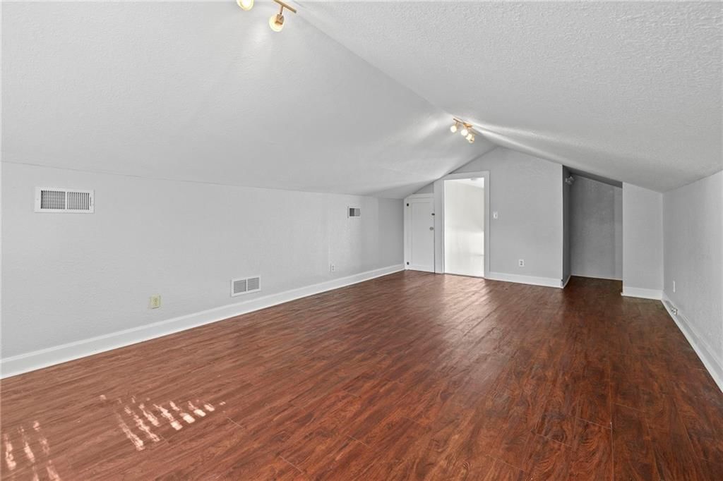 6038 Brookside Boulevard — photo 24