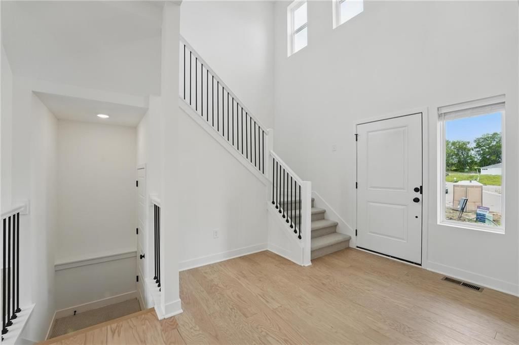 375 SW Amara Drive, Blue Springs, MO: listing photo 2