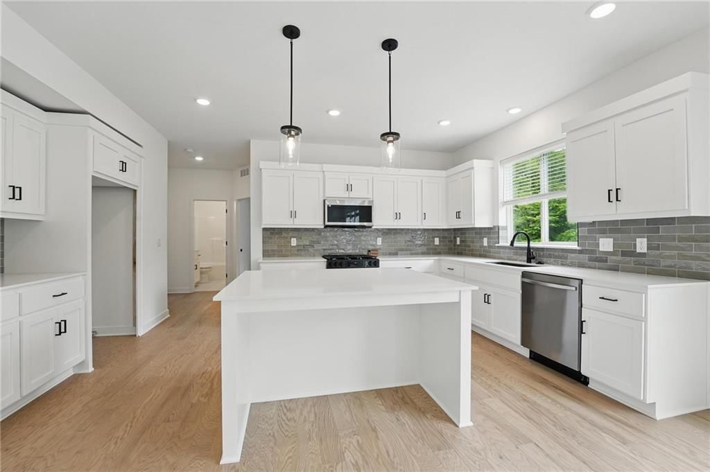 375 SW Amara Drive, Blue Springs, MO: listing photo 3