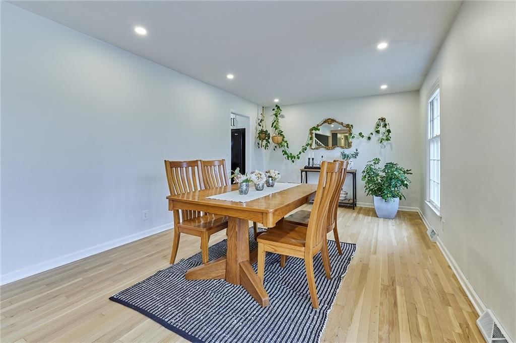 12800 Crystal Avenue — photo 4
