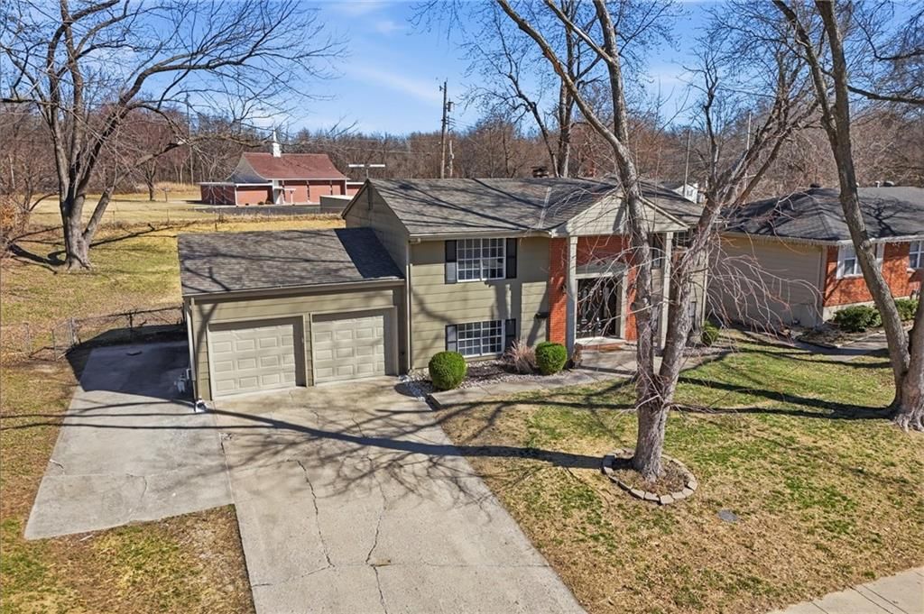 7948 NE 56th Street — photo 3