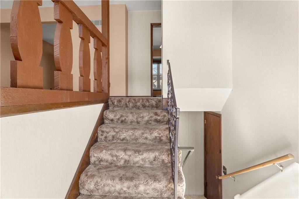 113 Sandstone Drive — photo 5