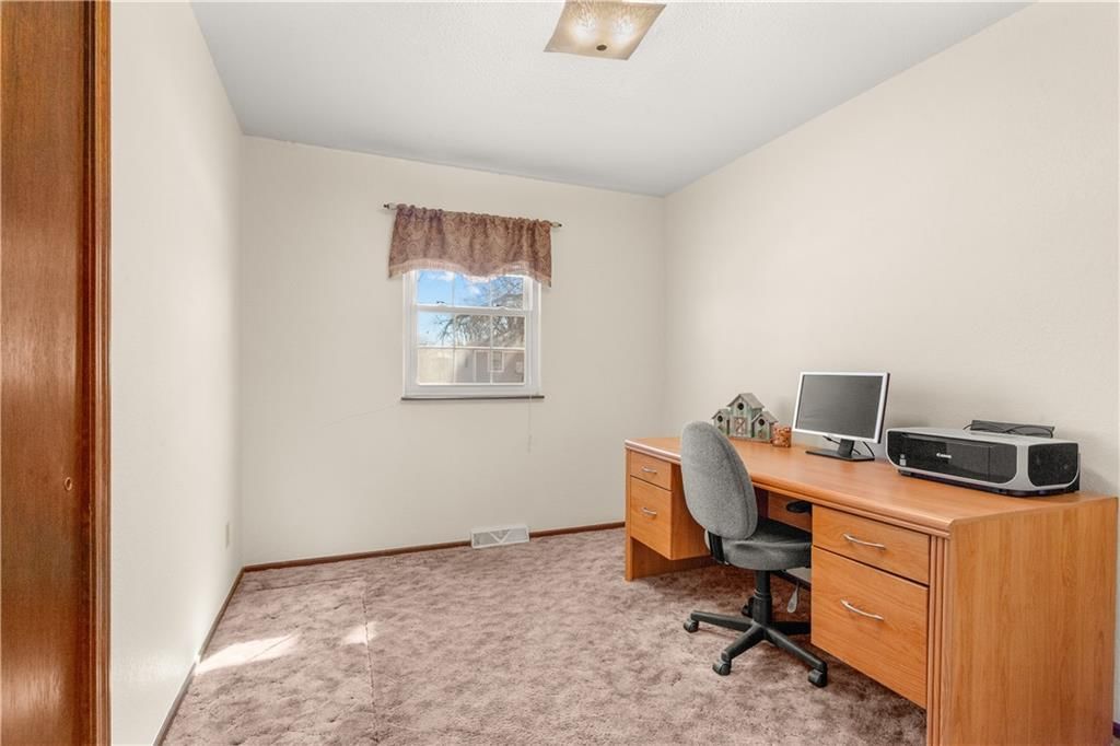 113 Sandstone Drive — photo 20
