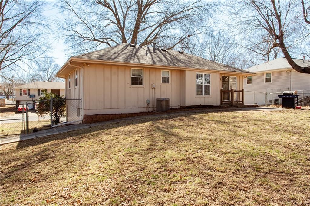 113 Sandstone Drive — photo 27