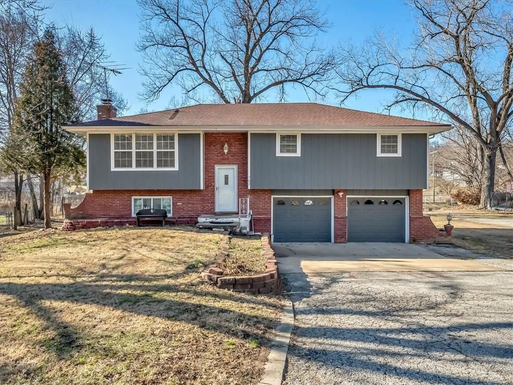 702 Lakewood Road — photo 1