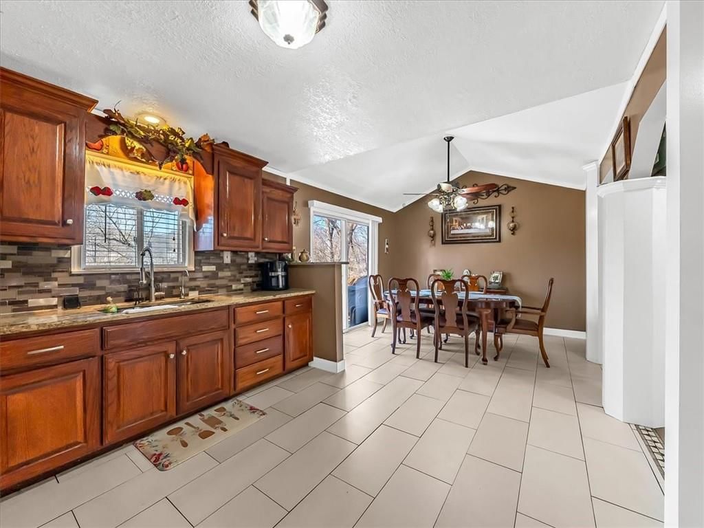 702 Lakewood Road — photo 12