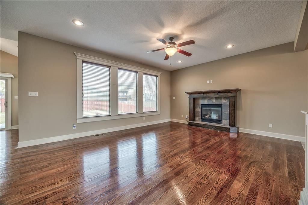 898 Clearview Drive — photo 4
