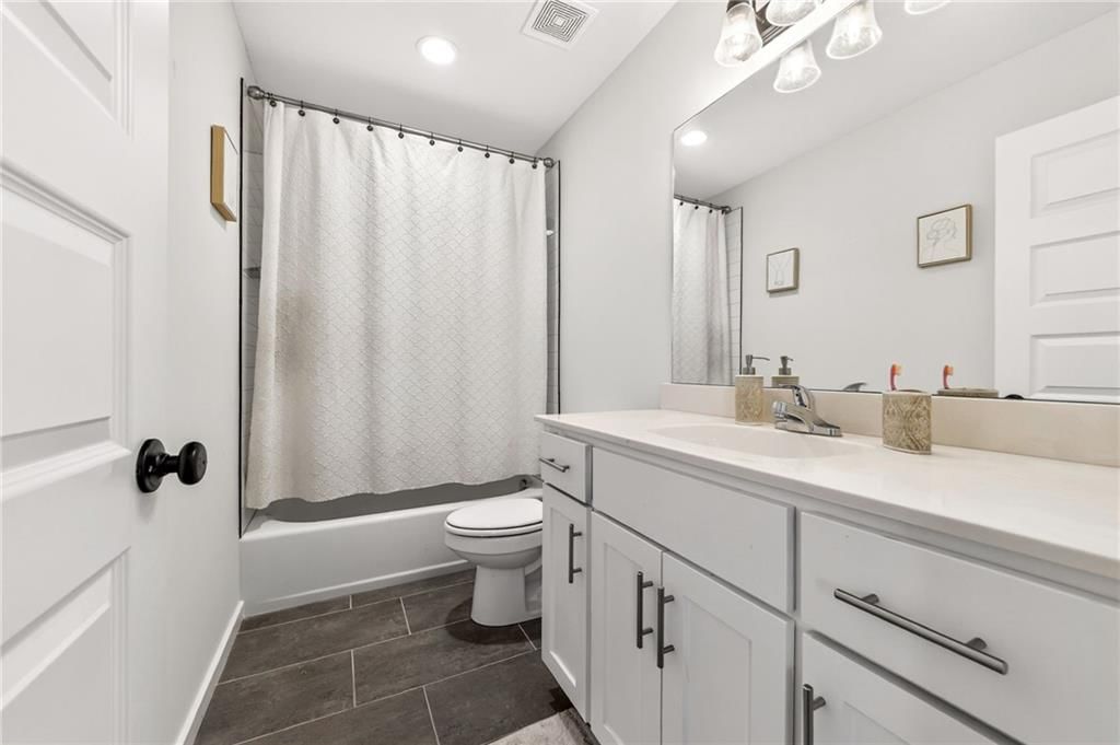 7643 N Sycamore Avenue — photo 36
