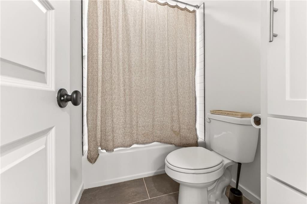 7643 N Sycamore Avenue — photo 40