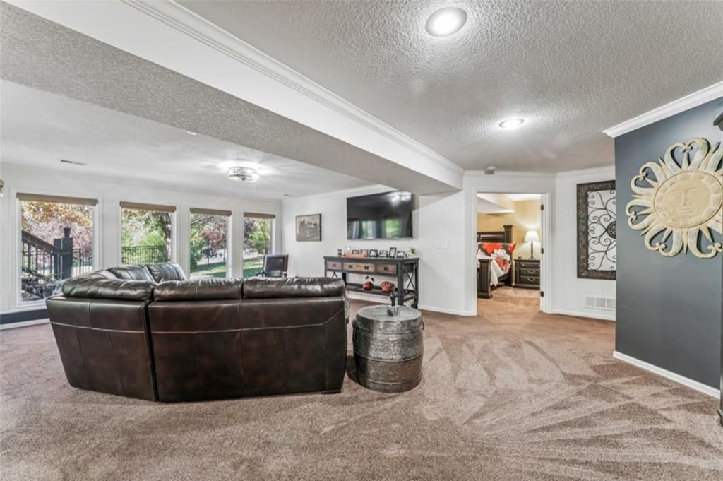 2301 NE Colonnade Avenue — photo 37