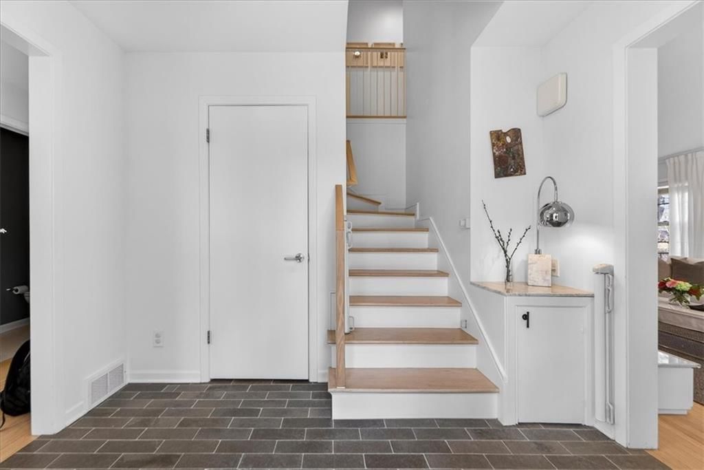 2902 W 71st Terrace — photo 2