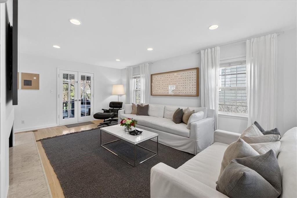 2902 W 71st Terrace — photo 3