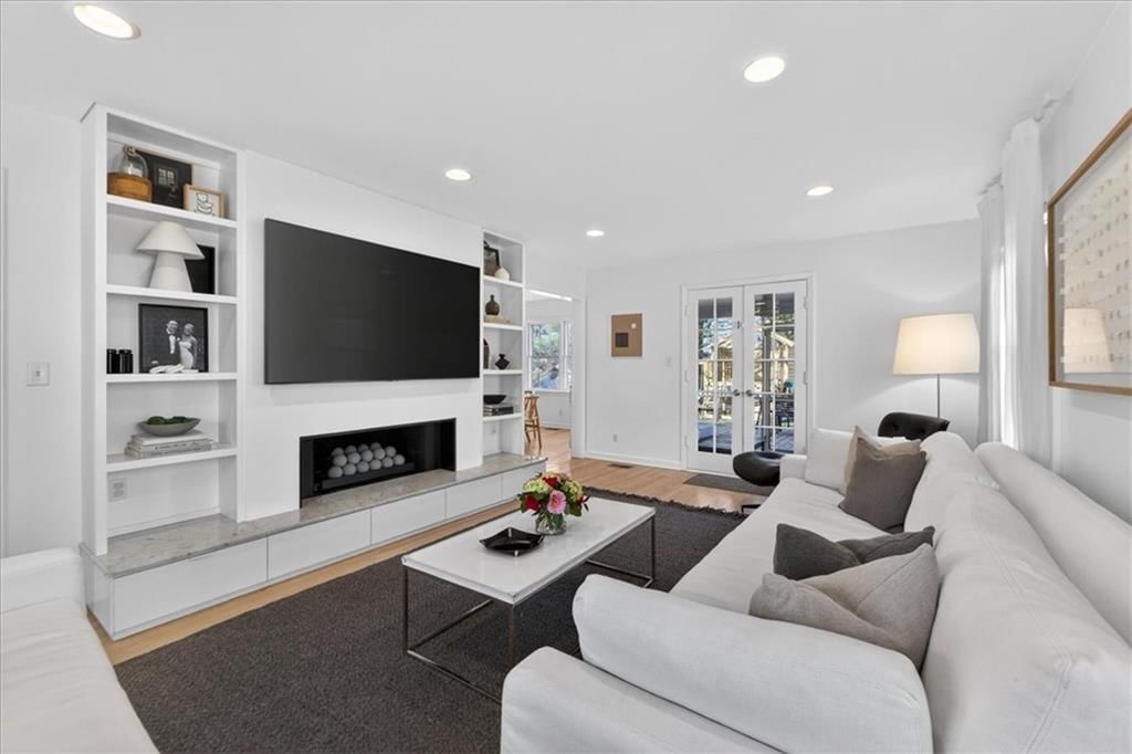 2902 W 71st Terrace — photo 4