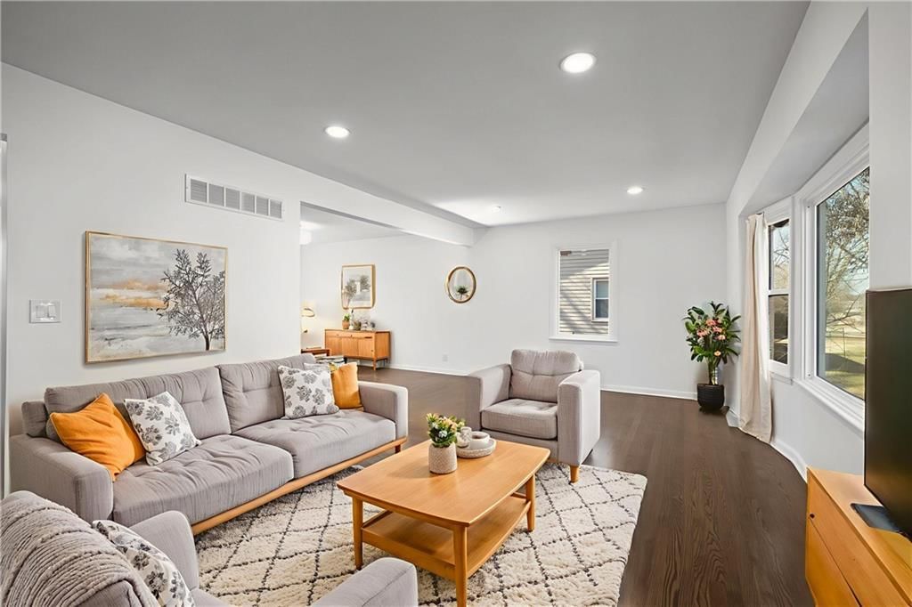 9211 W 76th Street — photo 3