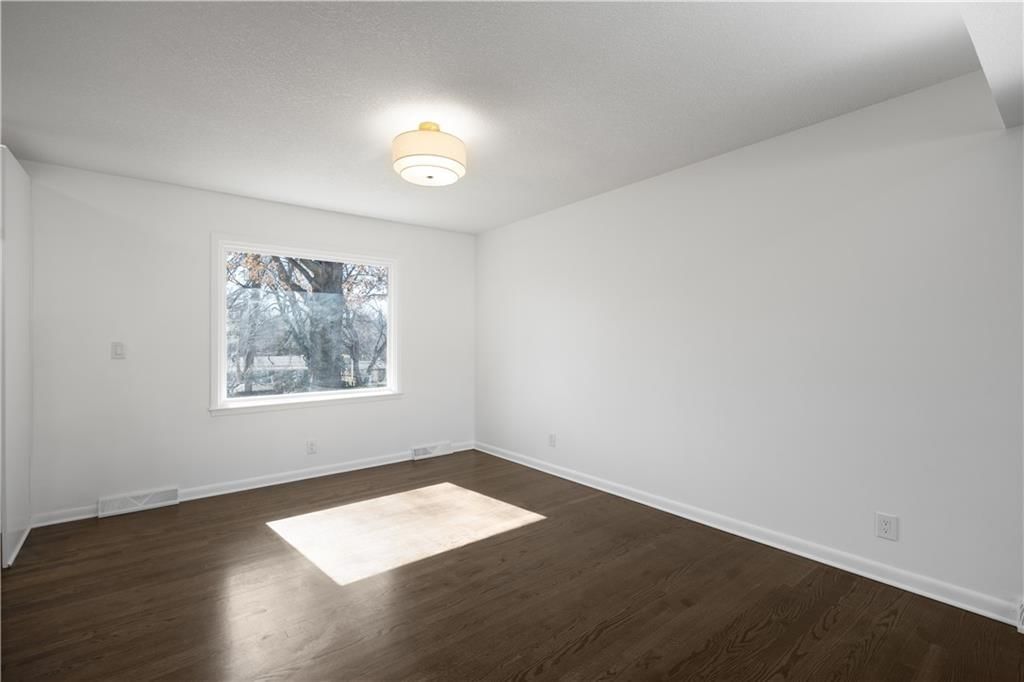9211 W 76th Street — photo 11