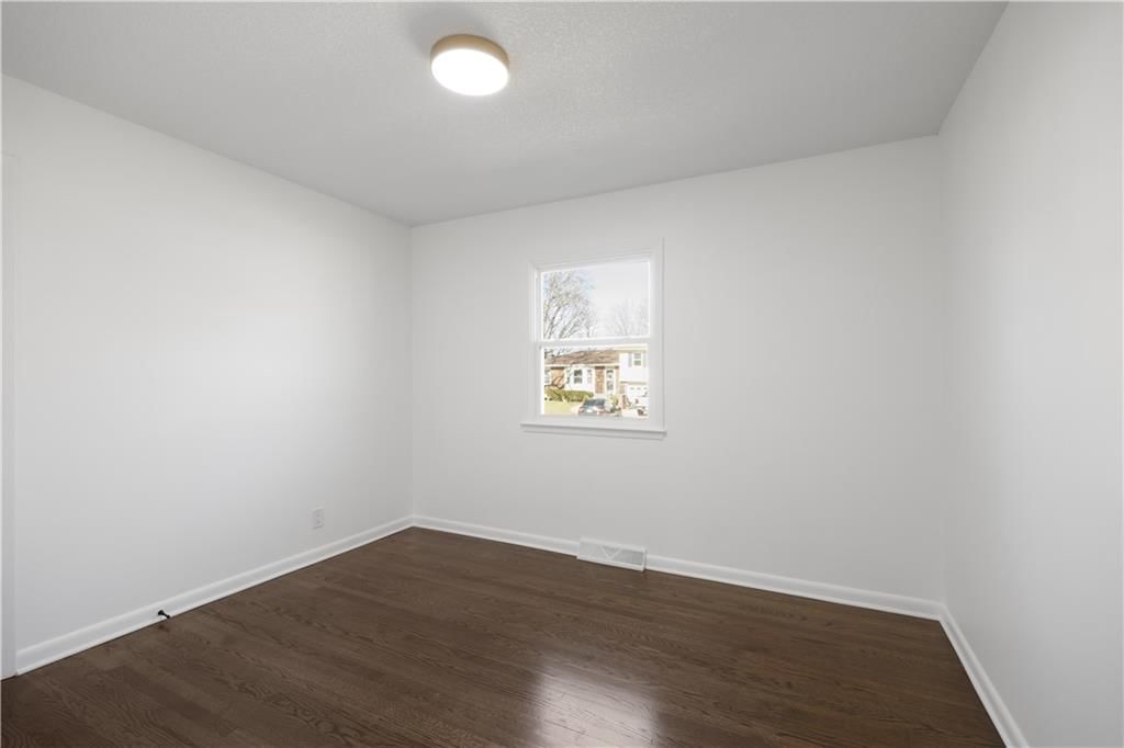 9211 W 76th Street — photo 12