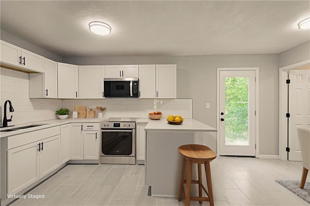 11014 Cambridge Avenue — photo 3