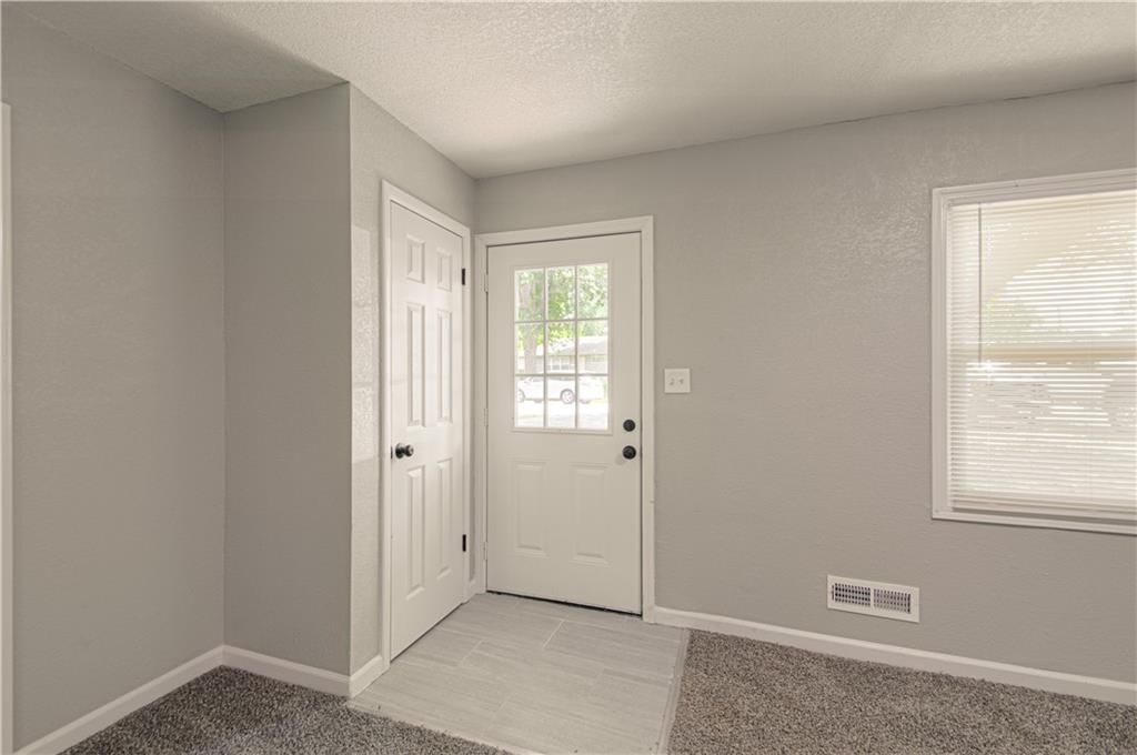 11014 Cambridge Avenue — photo 9