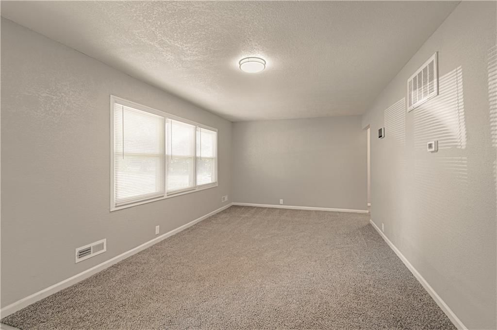 11014 Cambridge Avenue — photo 10