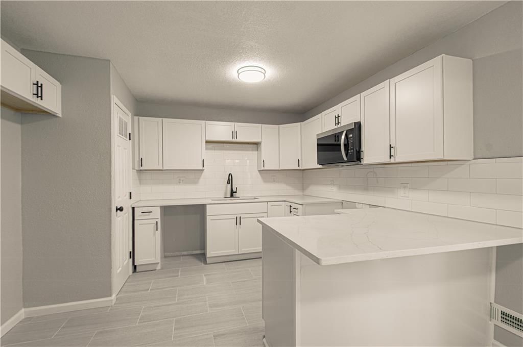 11014 Cambridge Avenue — photo 13