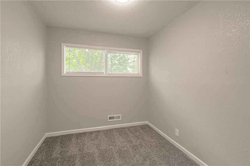 11014 Cambridge Avenue — photo 21