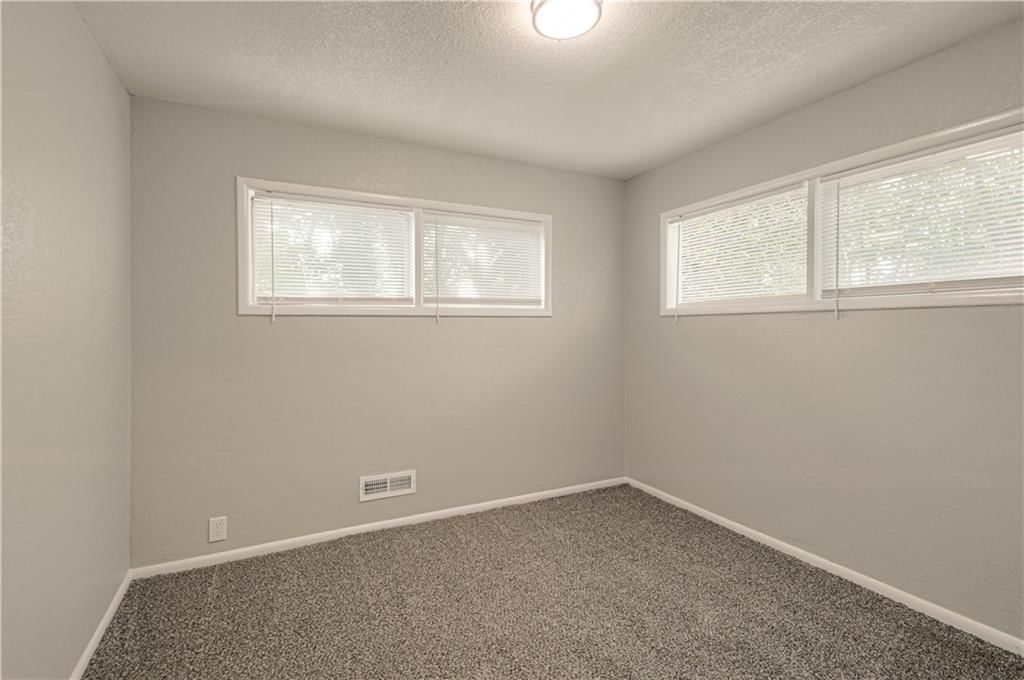 11014 Cambridge Avenue — photo 24