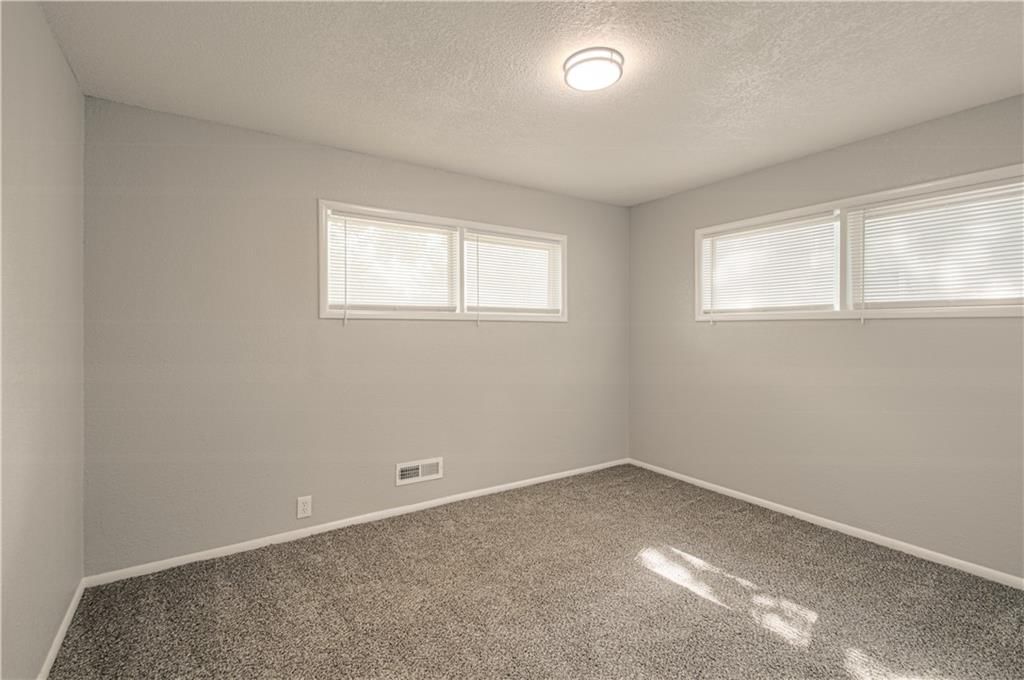 11014 Cambridge Avenue — photo 26
