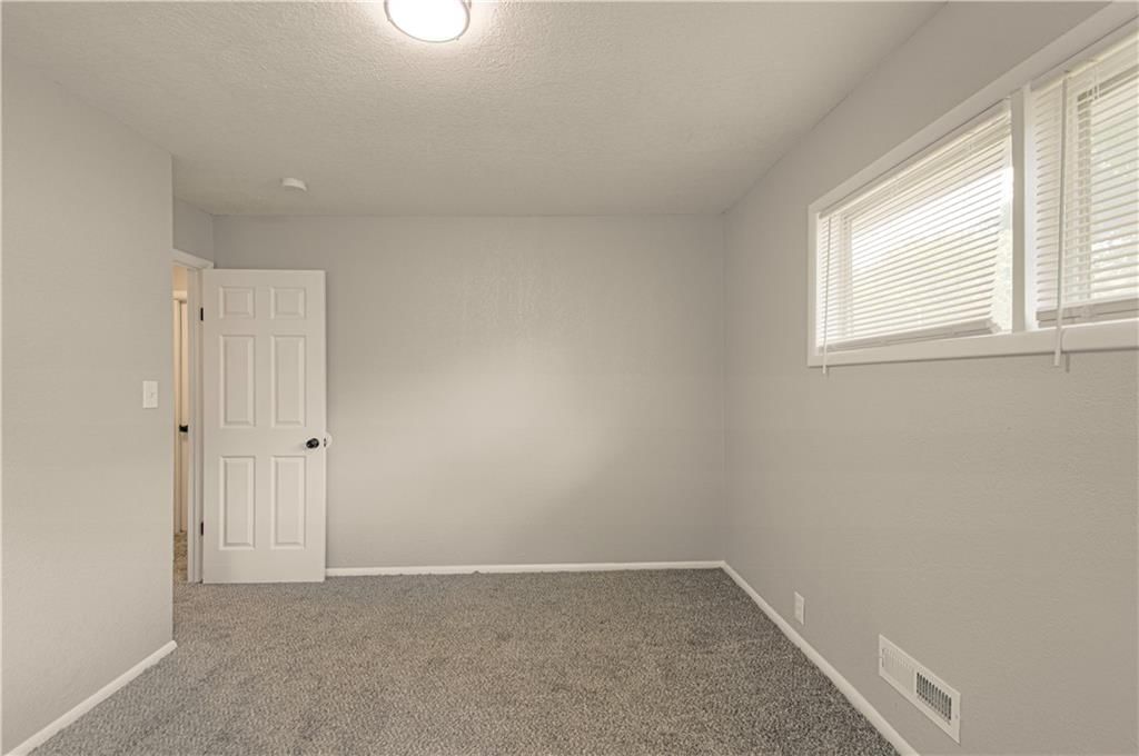 11014 Cambridge Avenue — photo 28