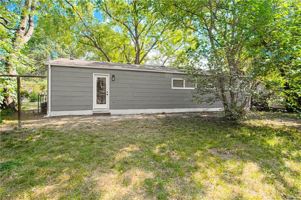 11014 Cambridge Avenue — photo 30