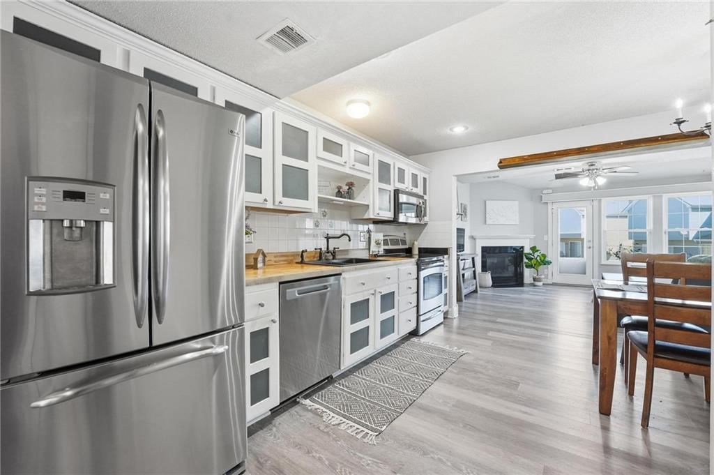 8021 N Elmwood Avenue — photo 10