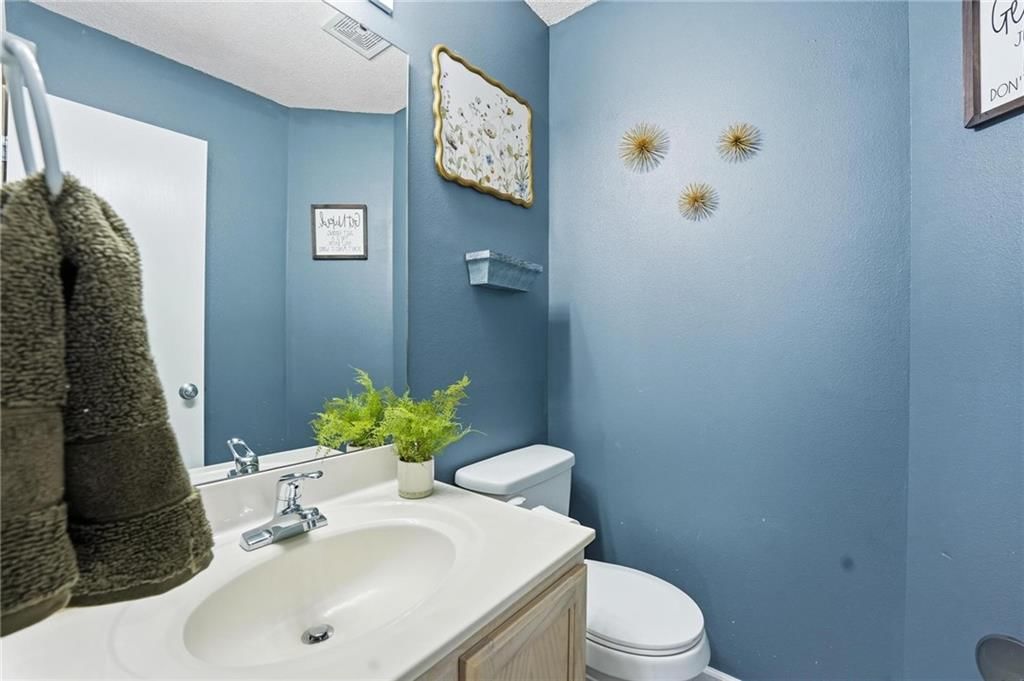 8021 N Elmwood Avenue — photo 14