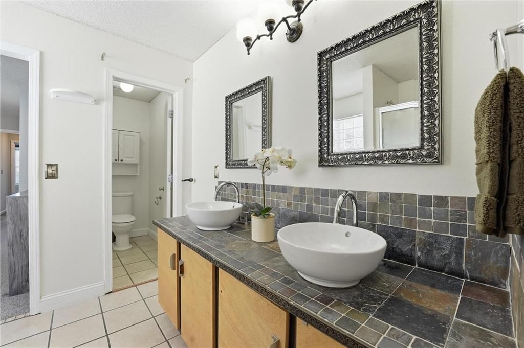 8021 N Elmwood Avenue — photo 20