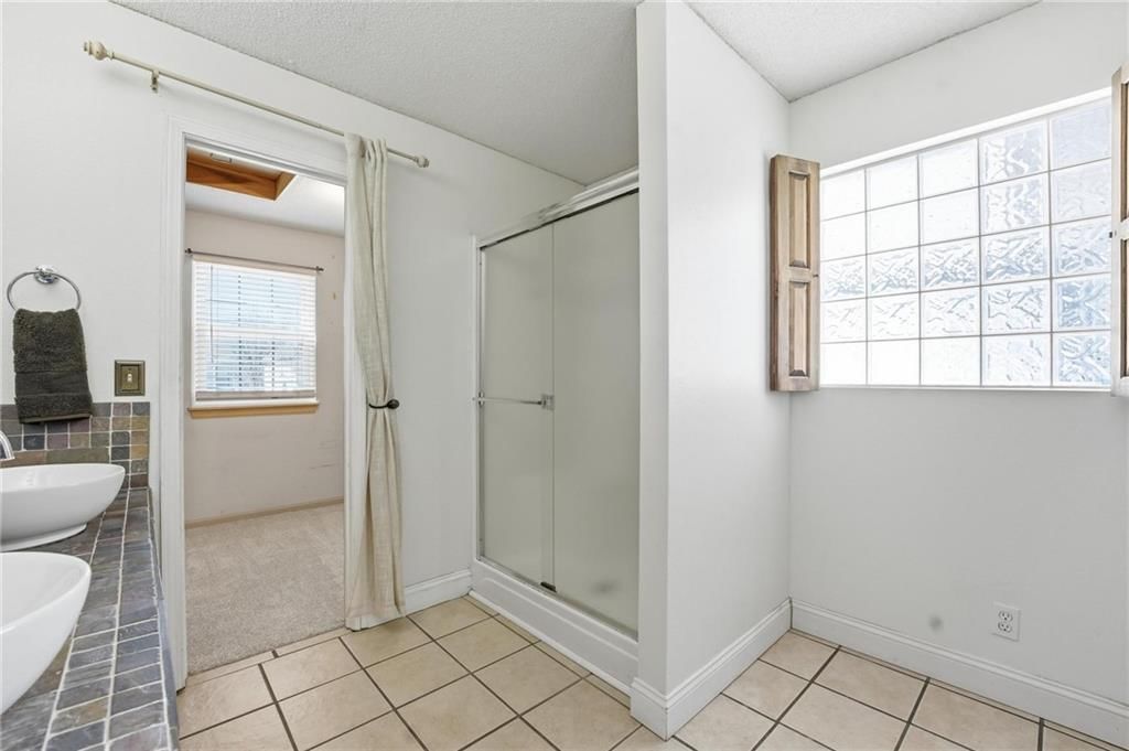 8021 N Elmwood Avenue — photo 23