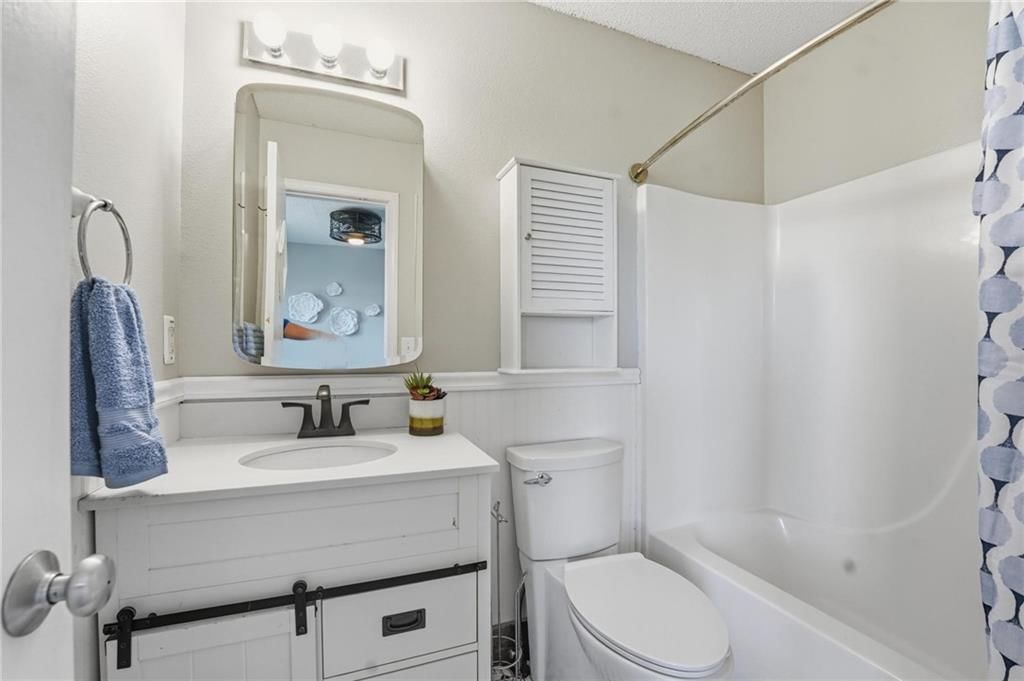 8021 N Elmwood Avenue — photo 24