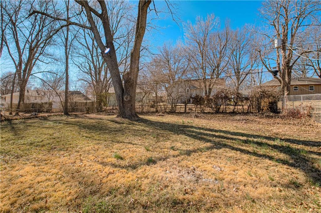 10812 Bennington Street — photo 29